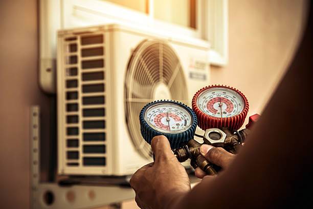 Professional Hvac technician working in Stratford, CT